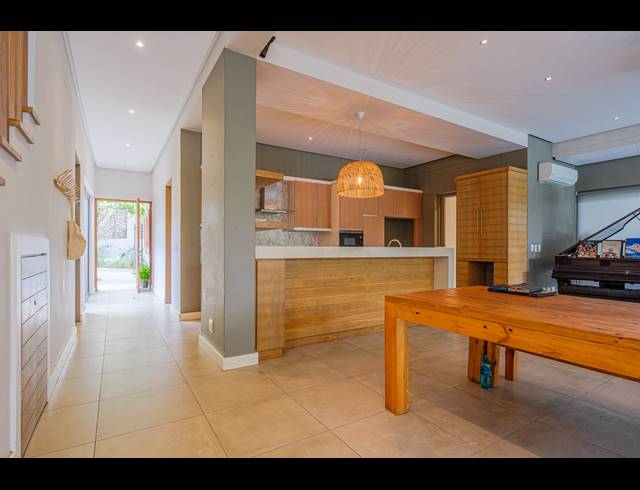 4 BEDROOM TOWNHOUSE FOR SALE IN DUNKIRK ESTATE